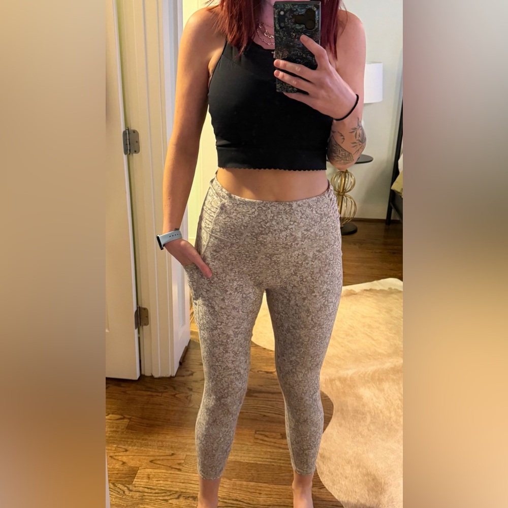 Zyia Active size 8-10 leggings with pockets